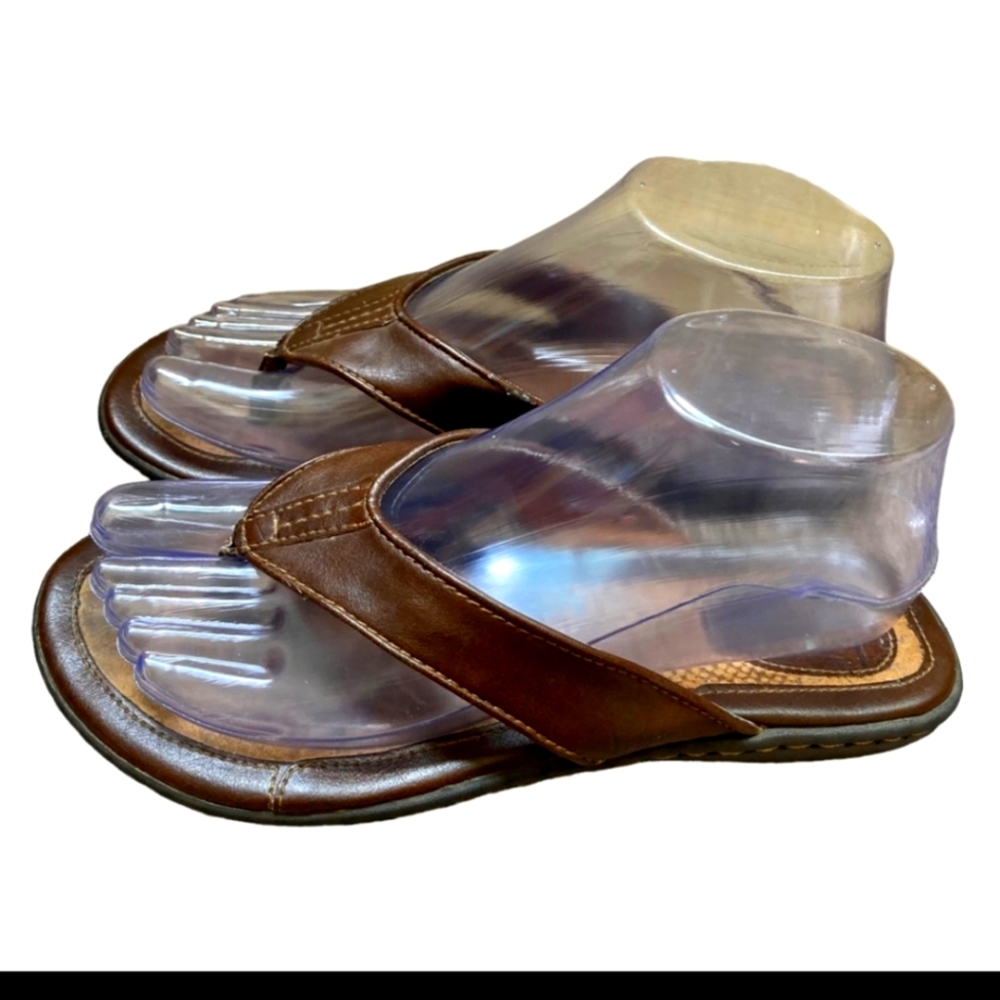 B.O.C Born Women’s Flip Flop Leather Sandals Size 7 Brown Tan